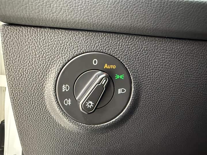 Фото 9 - Volkswagen Tharu