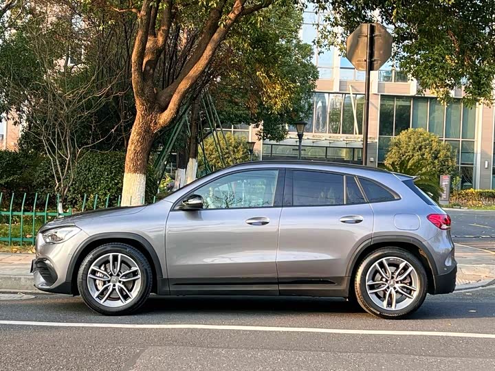 Фото 7 - Mercedes-Benz GLA-Class AMG