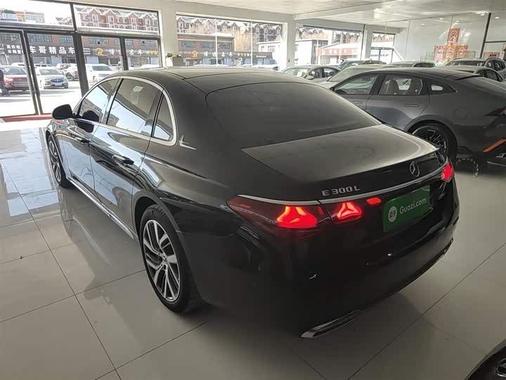 Фото 5 - Mercedes-Benz E-Class