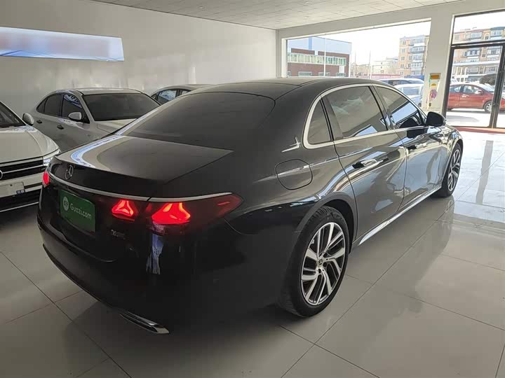 Фото 7 - Mercedes-Benz E-Class