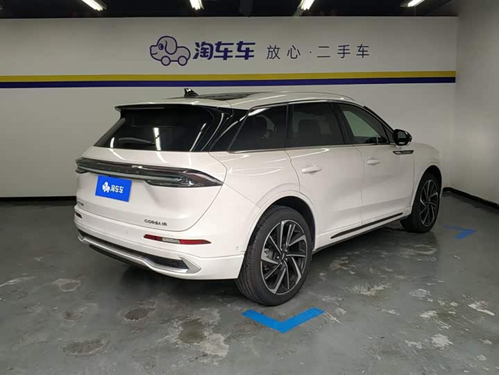 Фото 3 - Lincoln Corsair