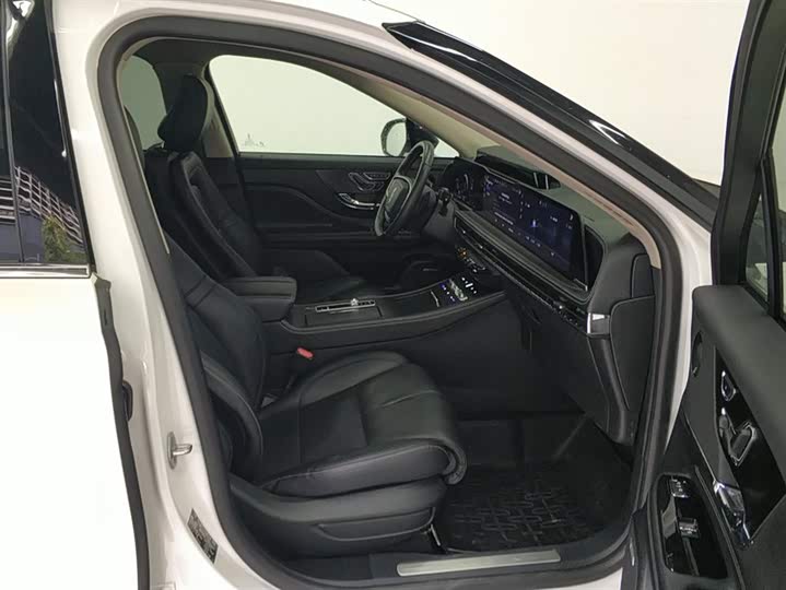 Фото 8 - Lincoln Corsair