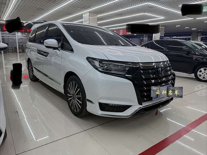 Фото 3 - Honda Elysion