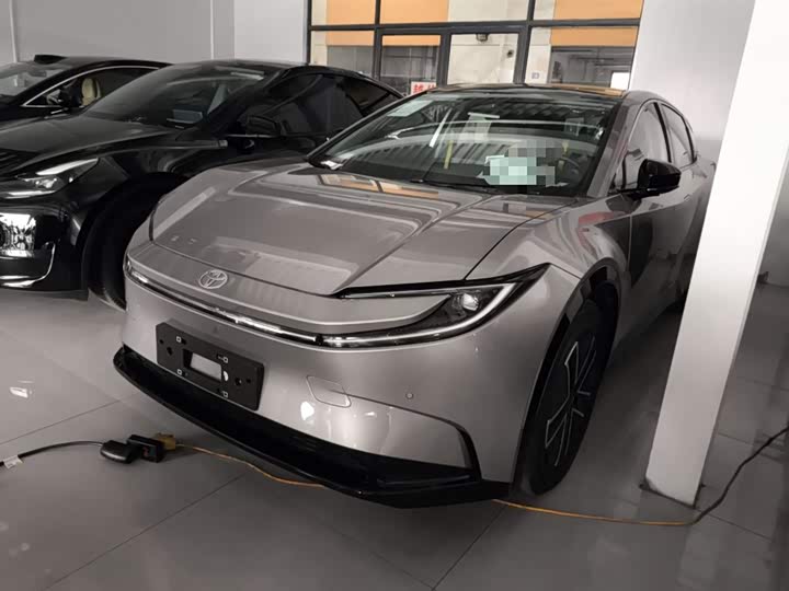 Фото 2 - Toyota bZ5