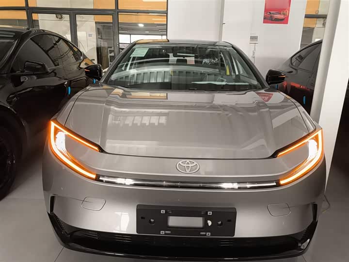 Фото 3 - Toyota bZ5