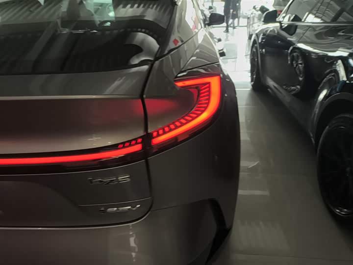 Фото 8 - Toyota bZ5