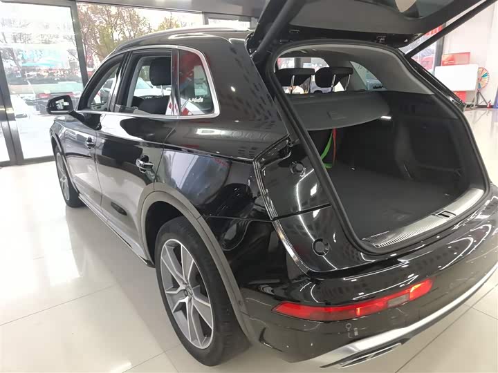 Фото 5 - Audi Q5L