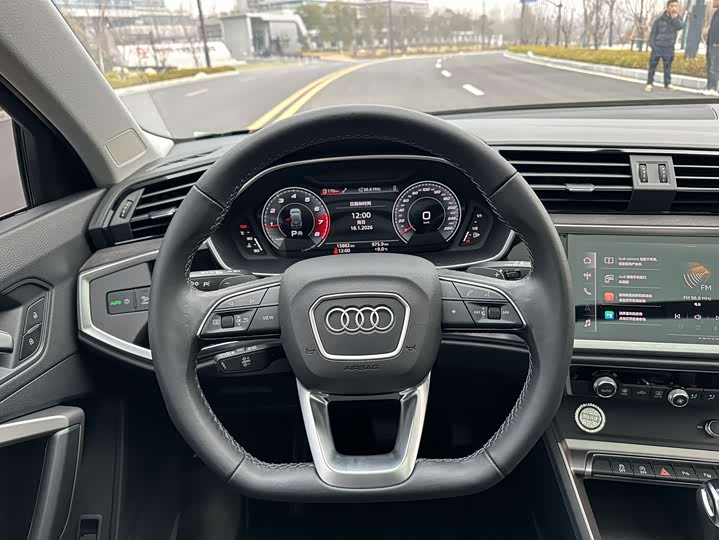 Фото 6 - Audi Q3
