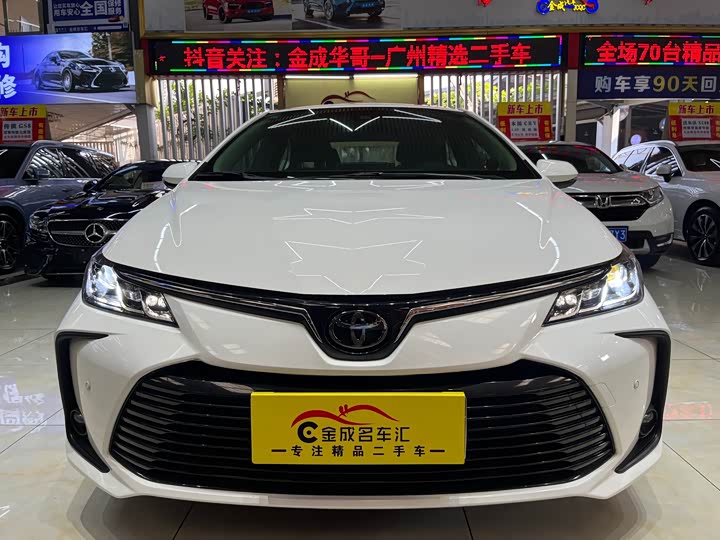 Фото 2 - Toyota Corolla