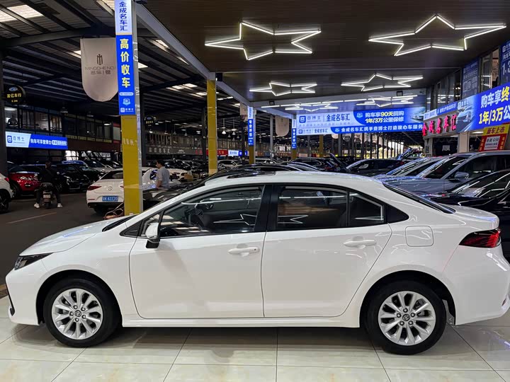 Фото 4 - Toyota Corolla