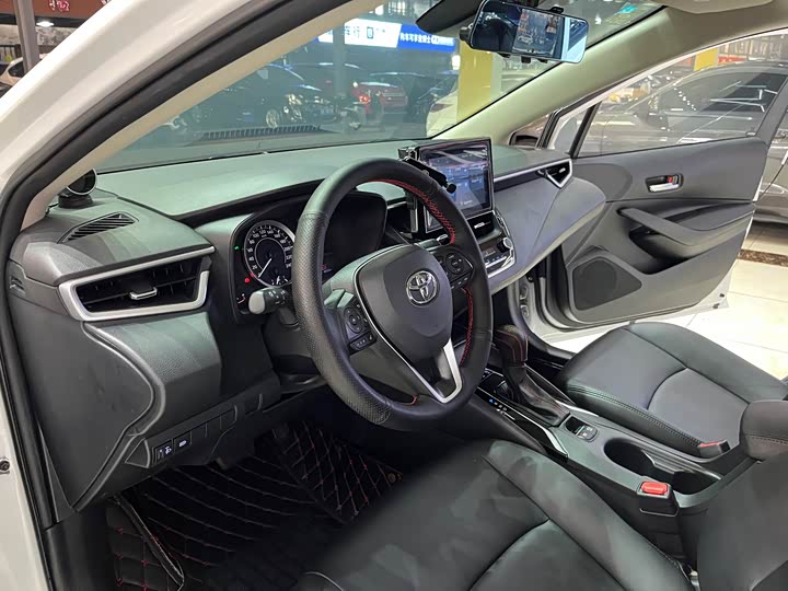 Фото 8 - Toyota Corolla