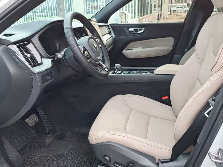 Фото 4 - Volvo XC60