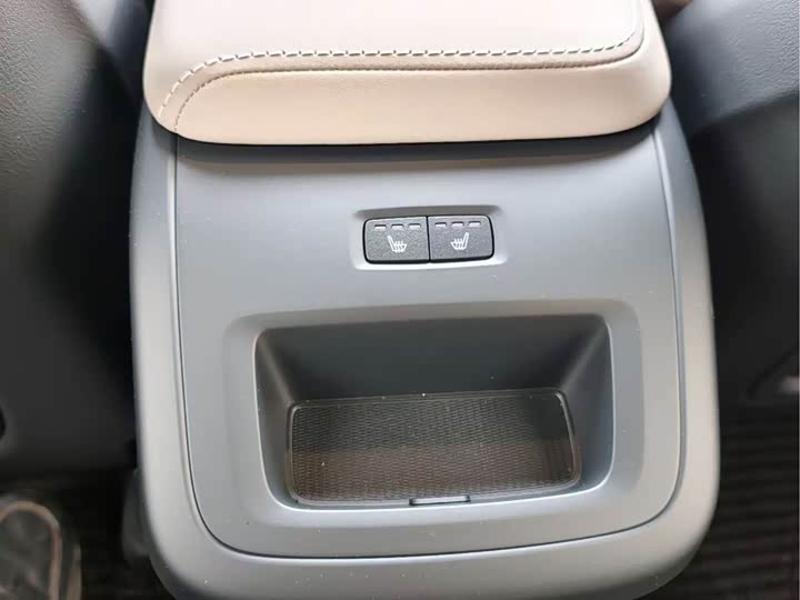 Фото 8 - Volvo XC60