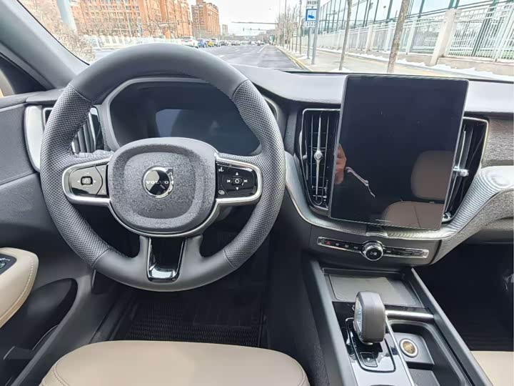 Фото 9 - Volvo XC60