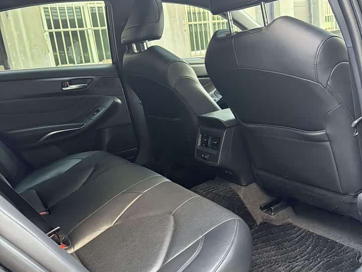 Фото 8 - Toyota Avalon