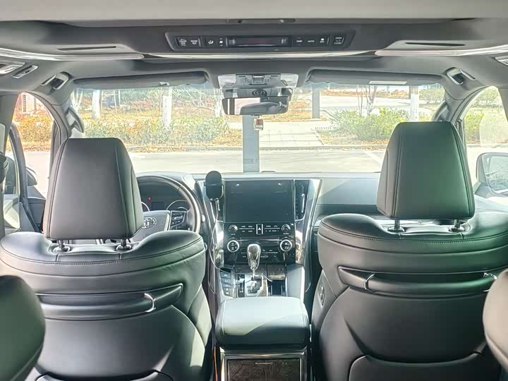 Фото 8 - Toyota Vellfire