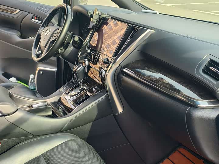 Фото 9 - Toyota Vellfire