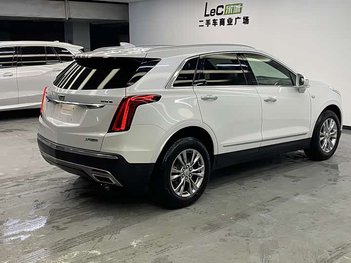 Фото 6 - Cadillac XT5
