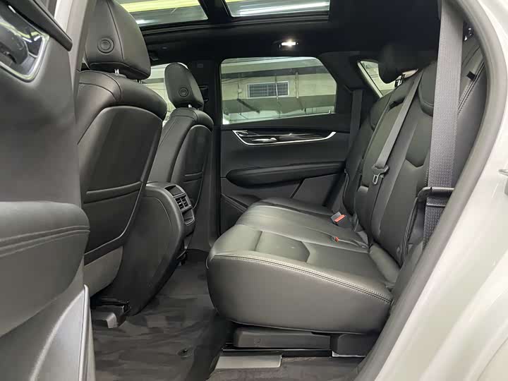 Фото 8 - Cadillac XT5