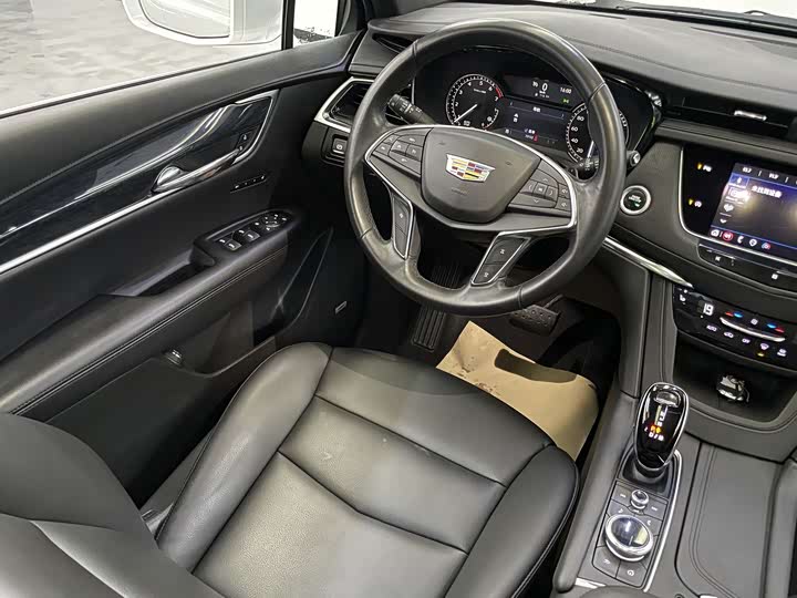 Фото 9 - Cadillac XT5