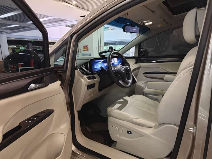 Фото 4 - Buick GL8 ES