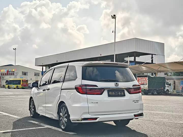 Фото 7 - Honda Odyssey