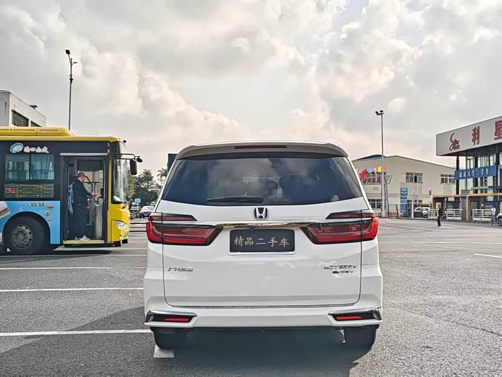 Фото 8 - Honda Odyssey