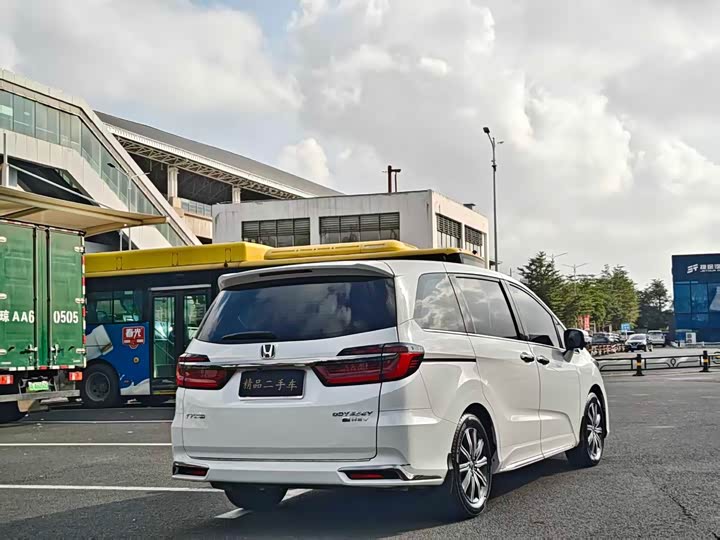 Фото 9 - Honda Odyssey