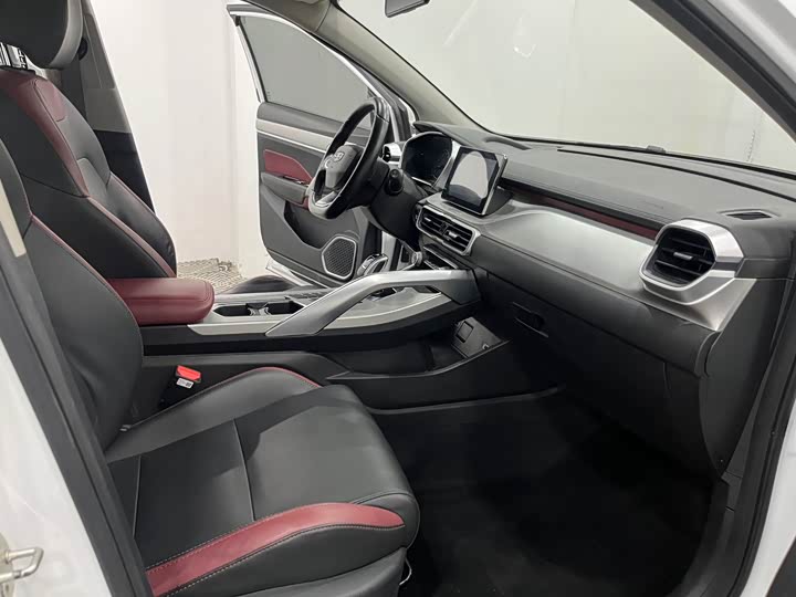 Фото 4 - Geely Coolray