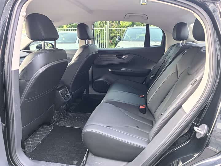 Фото 6 - Hongqi E-QM5