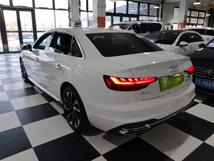 Фото 5 - Audi A4L