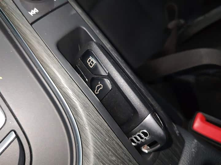 Фото 9 - Audi A4L