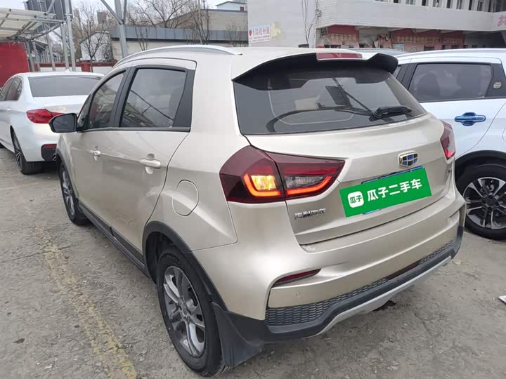Фото 5 - Geely Vision X3