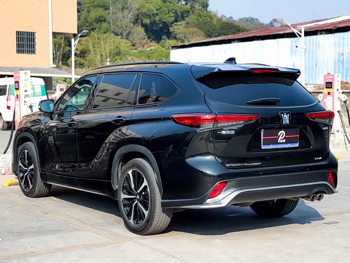 Фото 4 - Toyota Crown Kluger