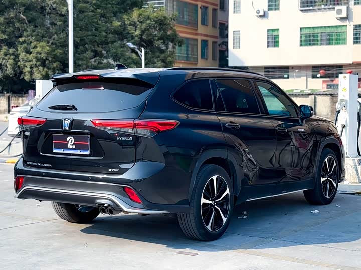 Фото 6 - Toyota Crown Kluger