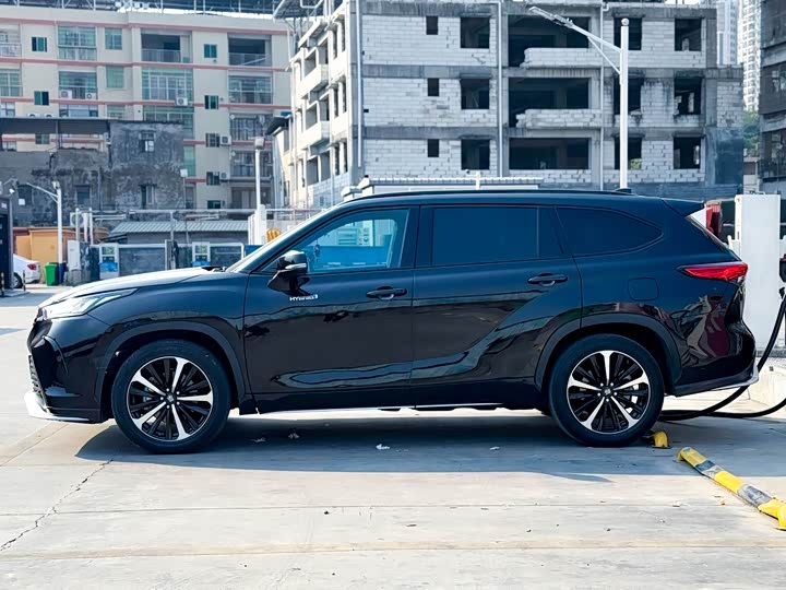 Фото 9 - Toyota Crown Kluger