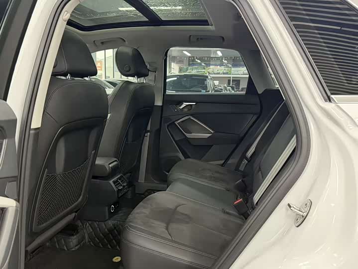 Фото 8 - Audi Q3