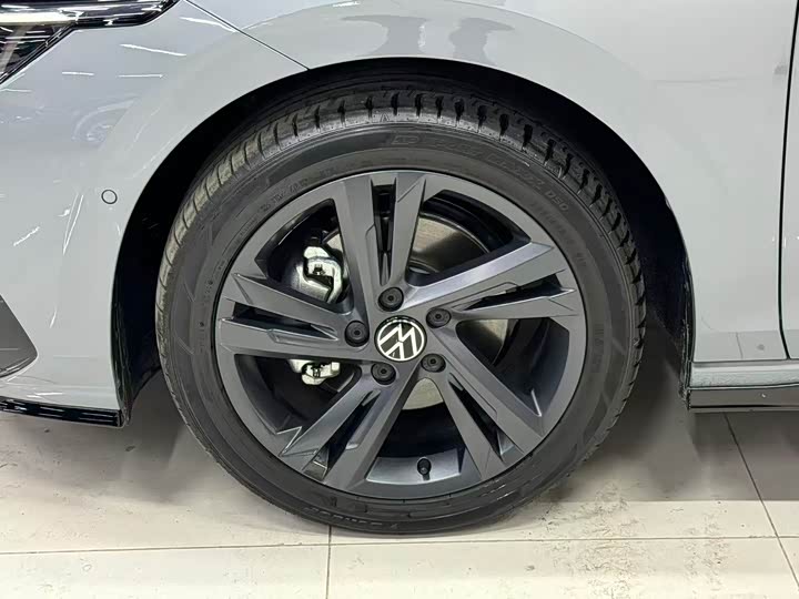 Фото 4 - Volkswagen Golf