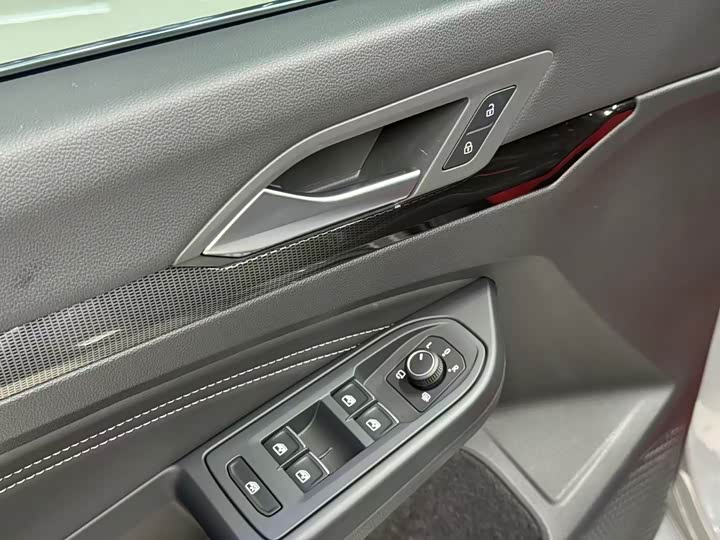 Фото 8 - Volkswagen Golf