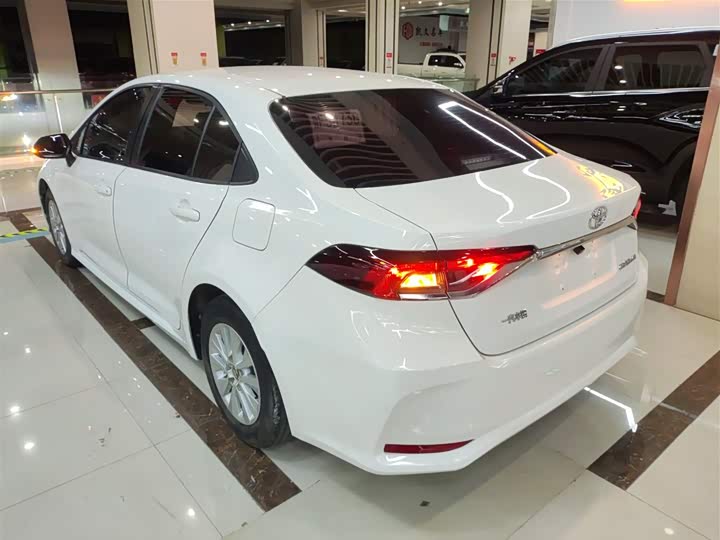 Фото 5 - Toyota Corolla