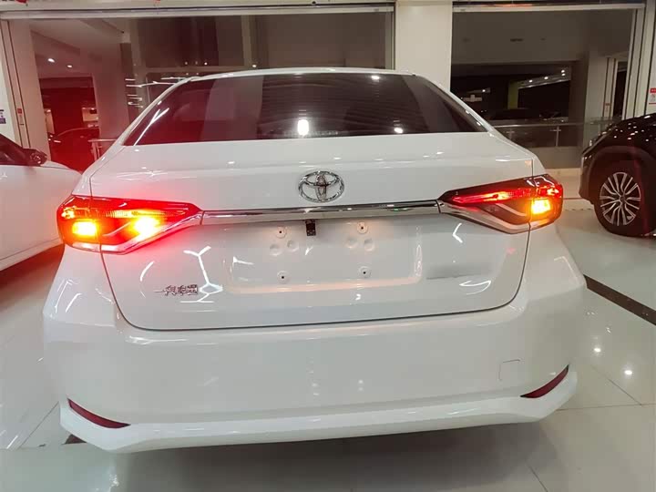 Фото 6 - Toyota Corolla