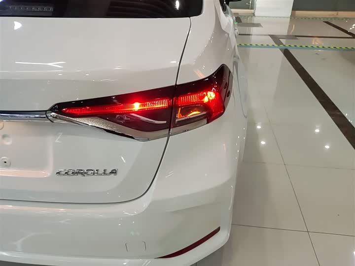 Фото 8 - Toyota Corolla