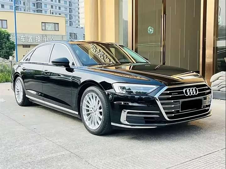 Фото 3 - Audi A8