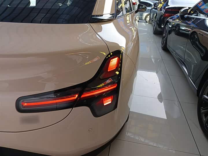 Фото 8 - XPeng Mona M03