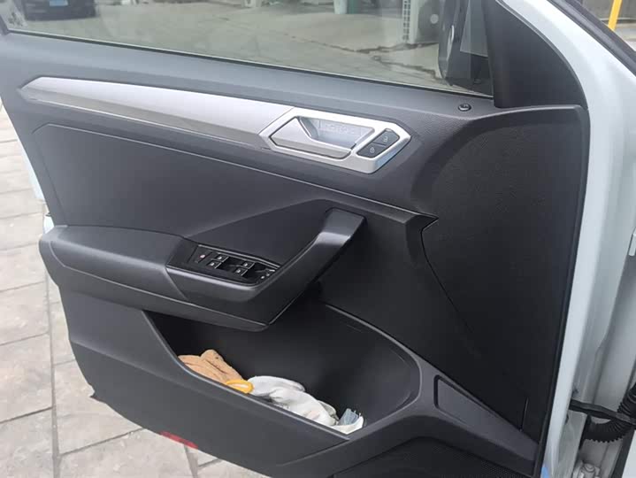 Фото 7 - Volkswagen T-Roc