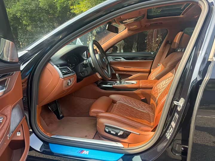 Фото 4 - BMW 7 Series