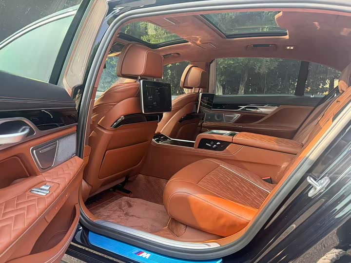 Фото 6 - BMW 7 Series