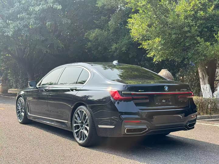 Фото 7 - BMW 7 Series