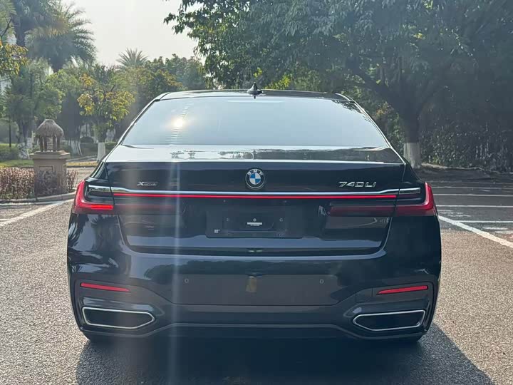 Фото 8 - BMW 7 Series