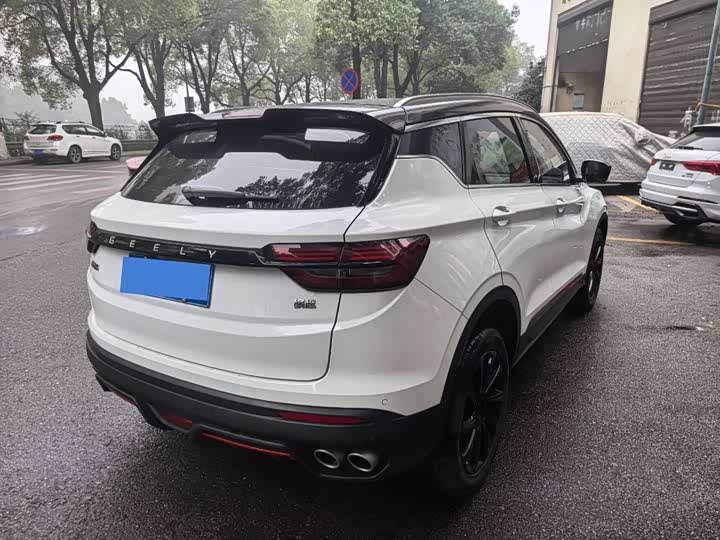 Фото 7 - Geely Coolray